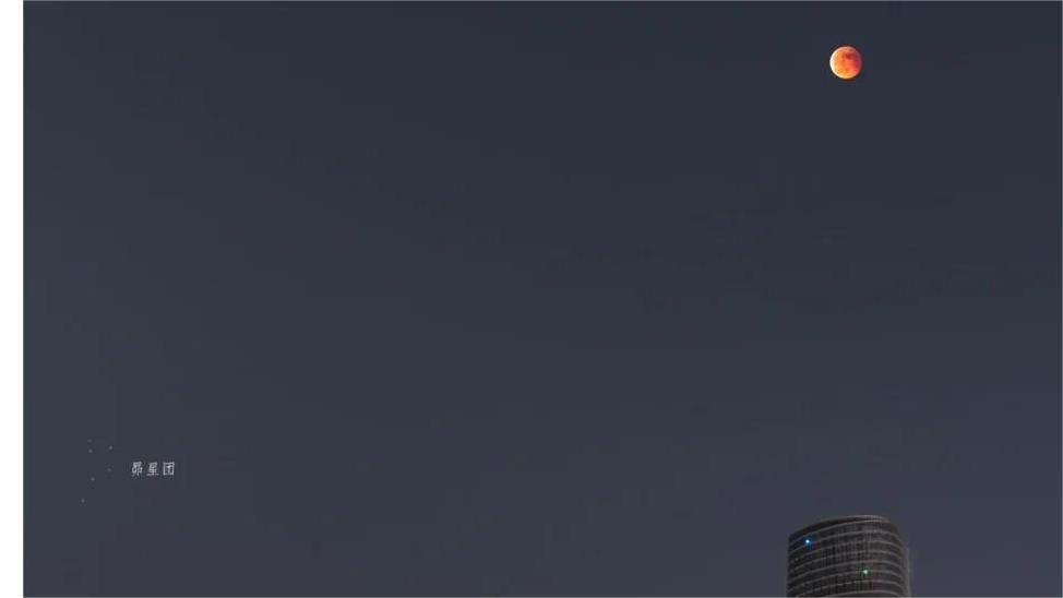 Spectacular Blood Moon and Total Lunar Eclipse Captivate Skywatchers Worldwide